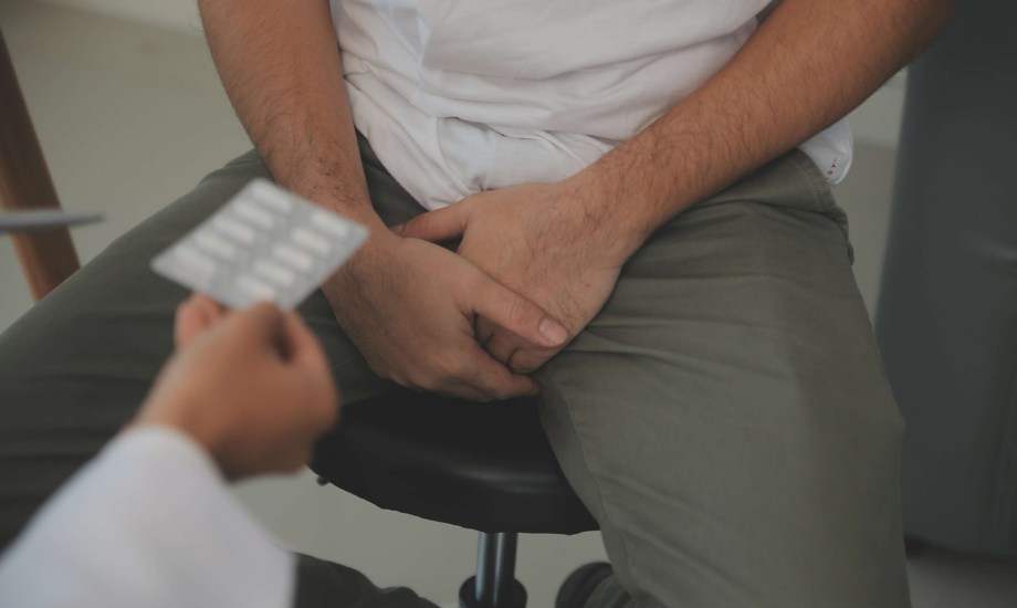 التهاب البروستاتا.. الأعراض والمضاعفات و7 علاجات منزلية