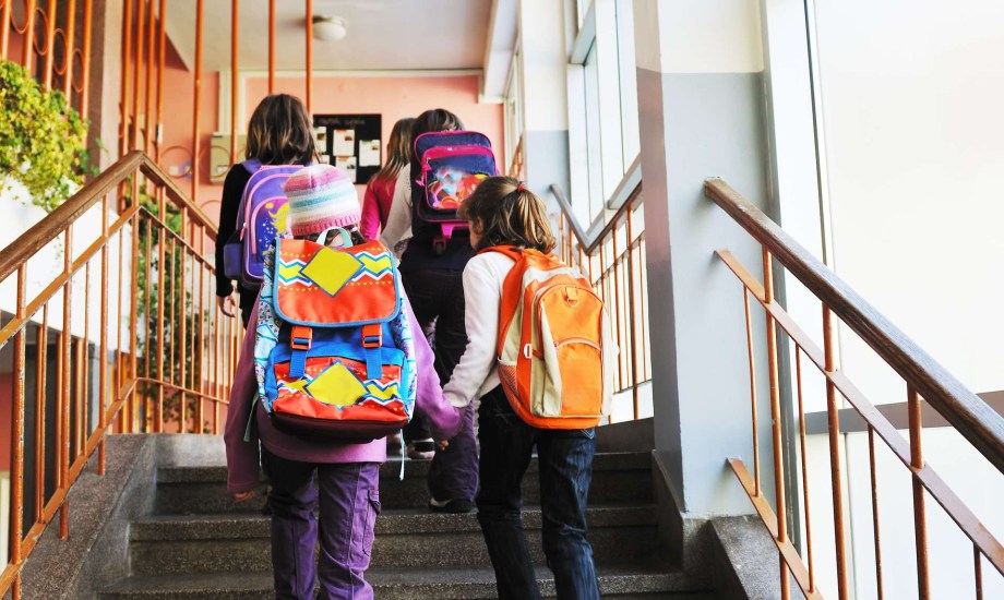 نصائح لحمل الحقيبة المدرسية بطريقة صحيحة