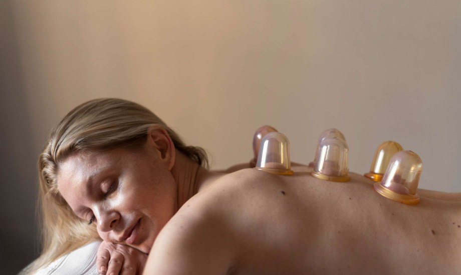 هل تؤثر الحجامة على الدورة الشهرية للنساء؟ شروطها وأفضل وقت لتطبيقها