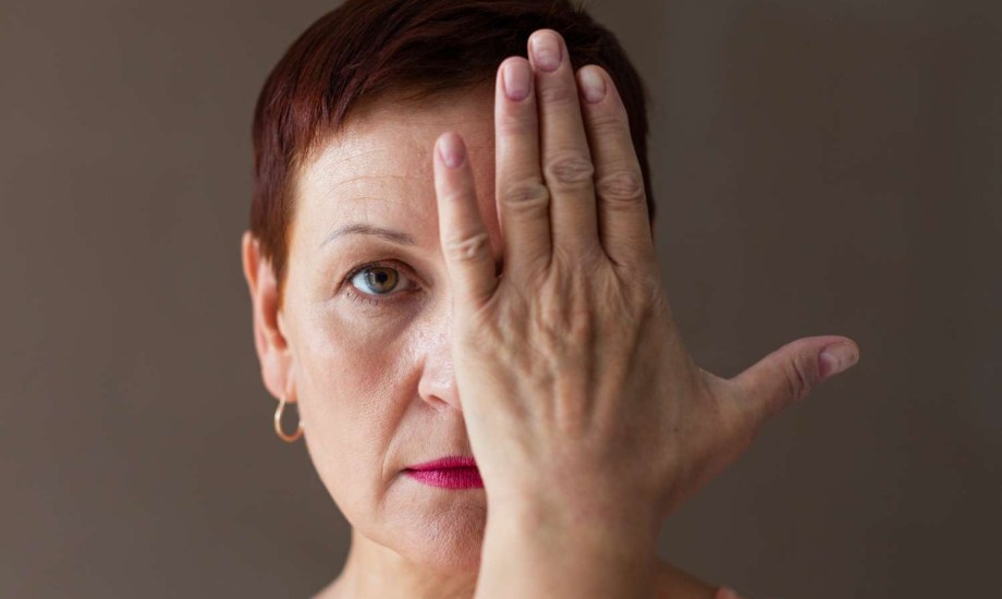 7 علامات تشير إلى شيخوخة اليدين.. بروز الأوردة وترهل الجلد في مقدمتها