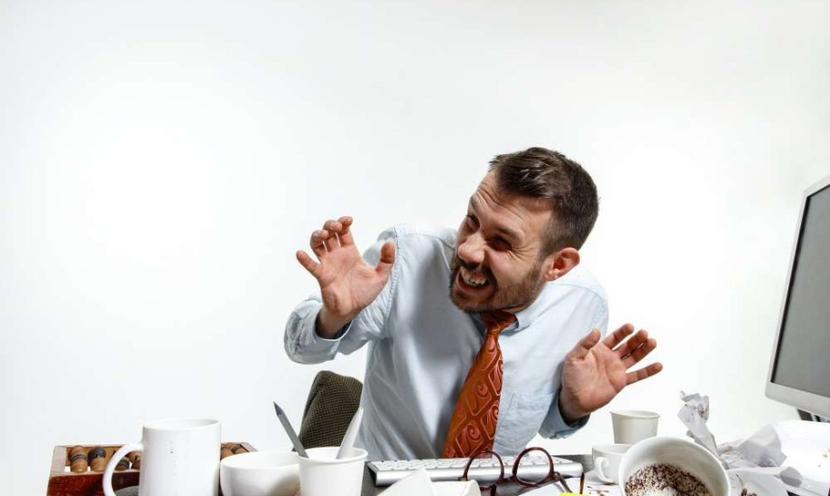 تجنب المشروبات الغازية والعصائر المعلبة أثناء العمل