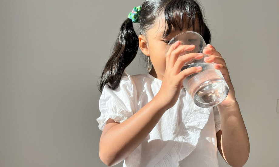 فوائد صحية لشرب الماء أثناء اليوم الدراسي