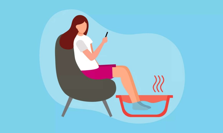 نقع القدمين في الماء الدافئ