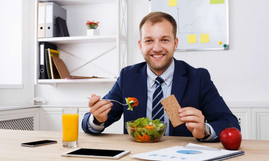 أفضل أطعمة للرجال في العمل