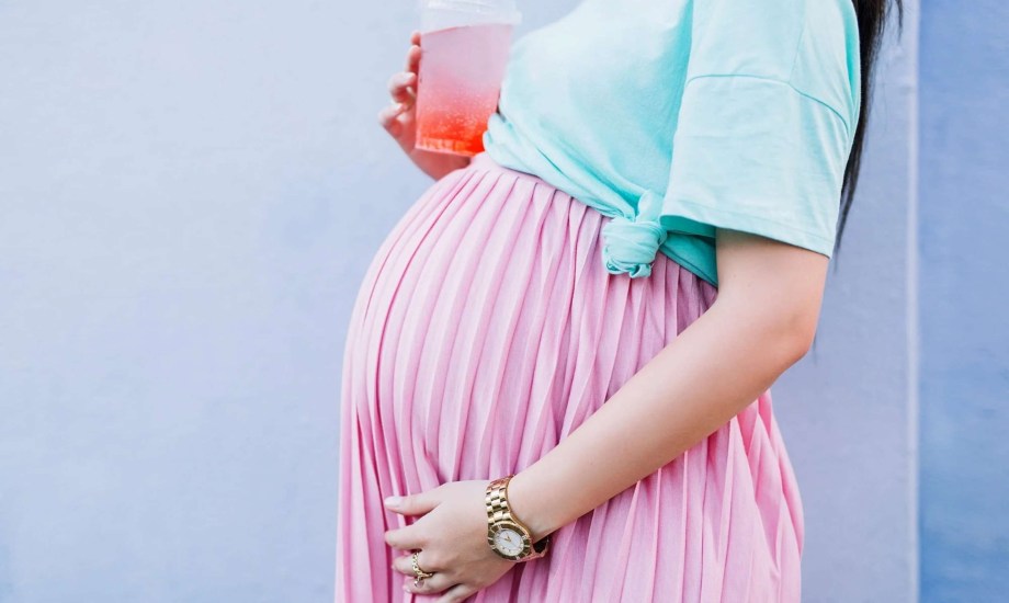أفضل وأسوأ مشروبات أثناء الحمل