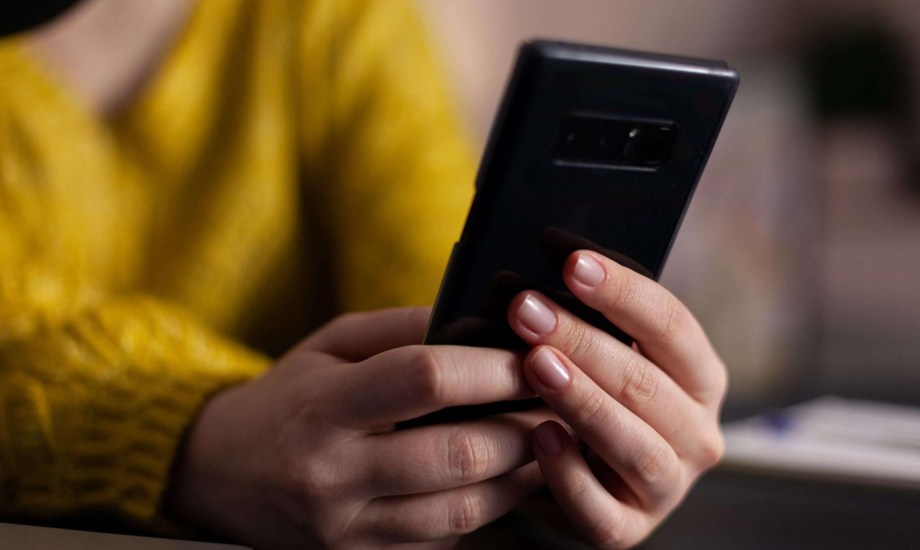 الاستخدام المتواصل للشاشات تؤدي إلى متلازمة دماغ الفشار