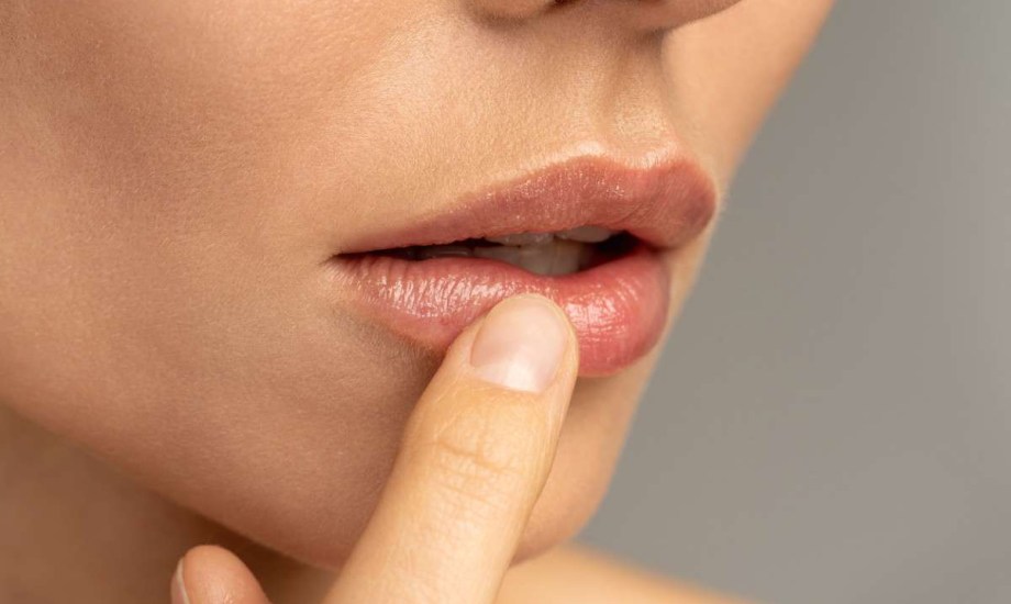 تنميل الشفاه قد يكون بسيطاً أو يحتاج رعاية طبية طارئة