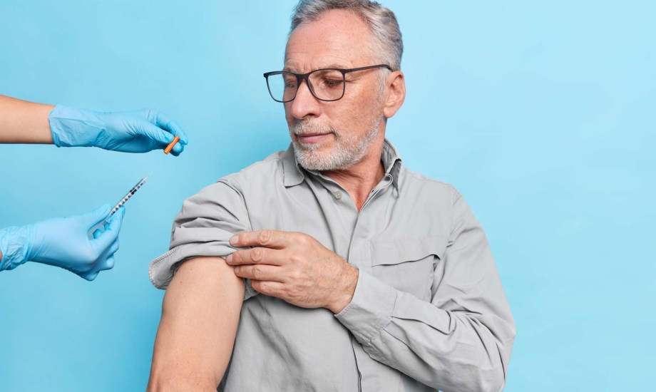 لقاحات مهمة لكبار السن