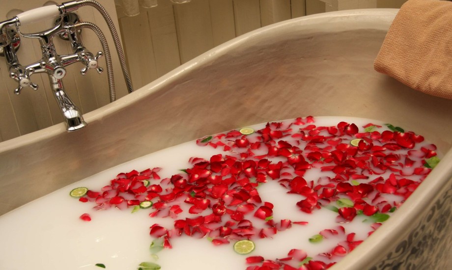 فوائد حمام الحليب للبشرة 