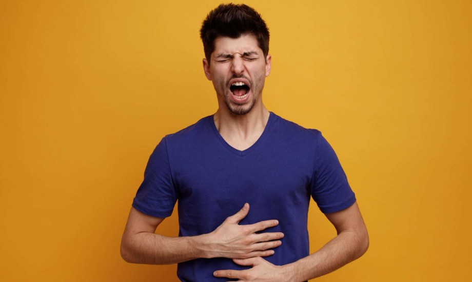 أسباب وأعراض ألم السرة