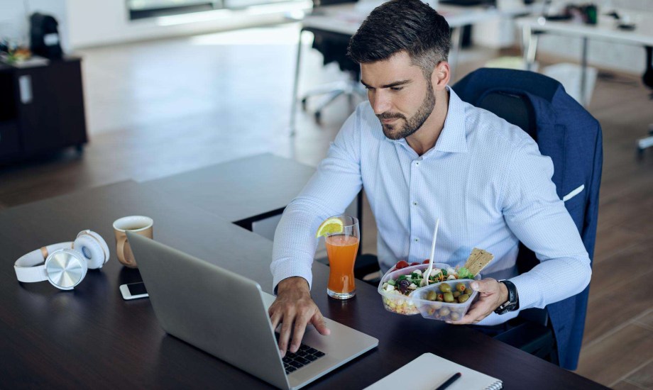 التغذية الصحية للرجال خلال العمل