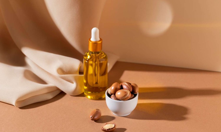 فوائد زيت الخروع للشعر