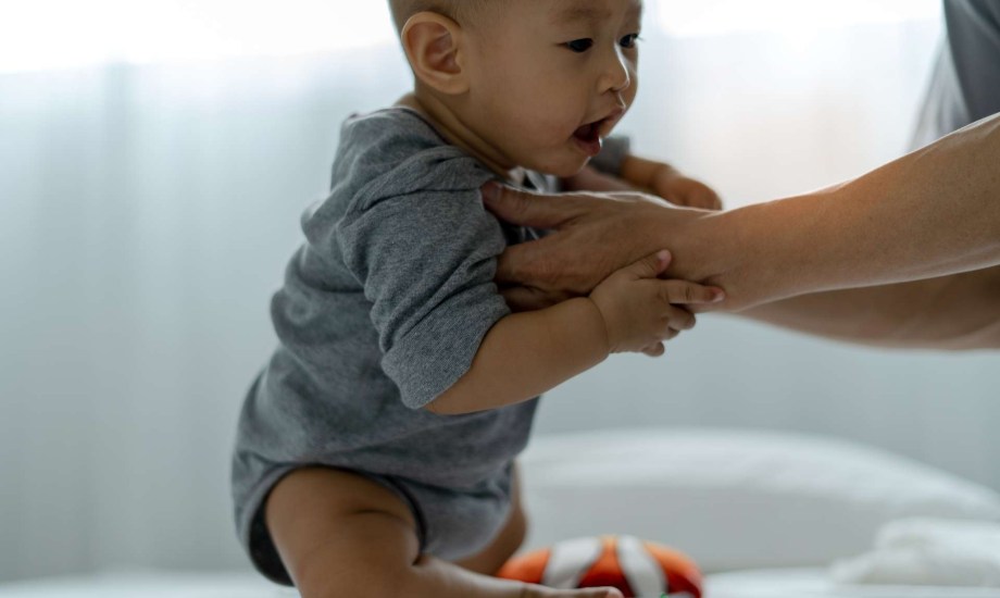 أسباب وأعراض نقص توتر العضلات لدى الرضع