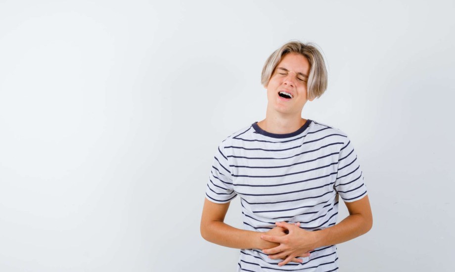 9 أسباب وراء آلام البطن عند المراهقين