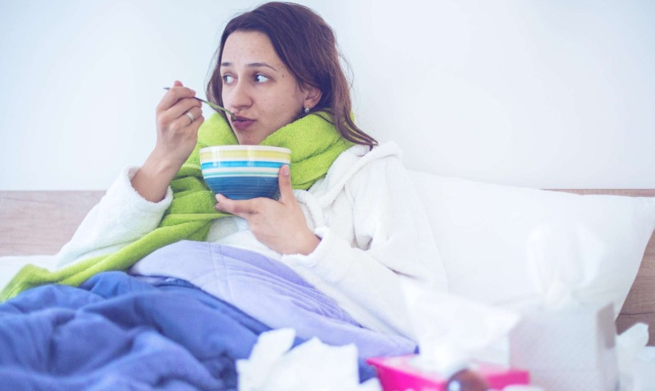 أطعمة ومشروبات تجنبها عند الإصابة بنزلات البرد