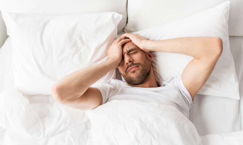 أسباب الصداع الصباحي عند الرجال
