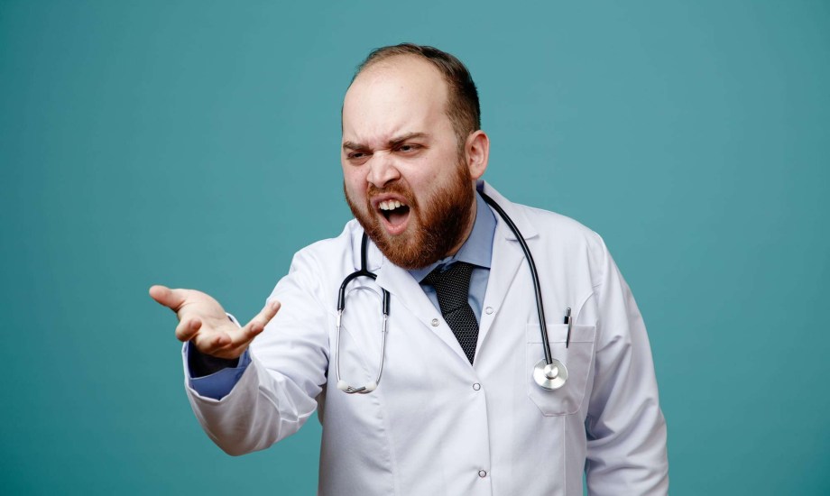 كيف تعرف أن طبيبك لا يتمتع بالأخلاقيات المهنية؟