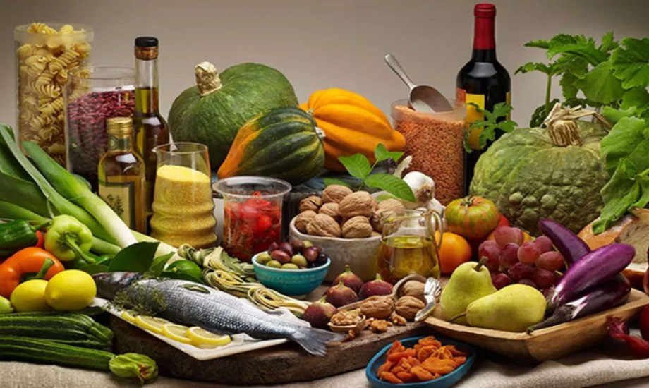 حمية البحر المتوسط الكلاسيكية والخضراء تبطئ شيخوخة الدماغ