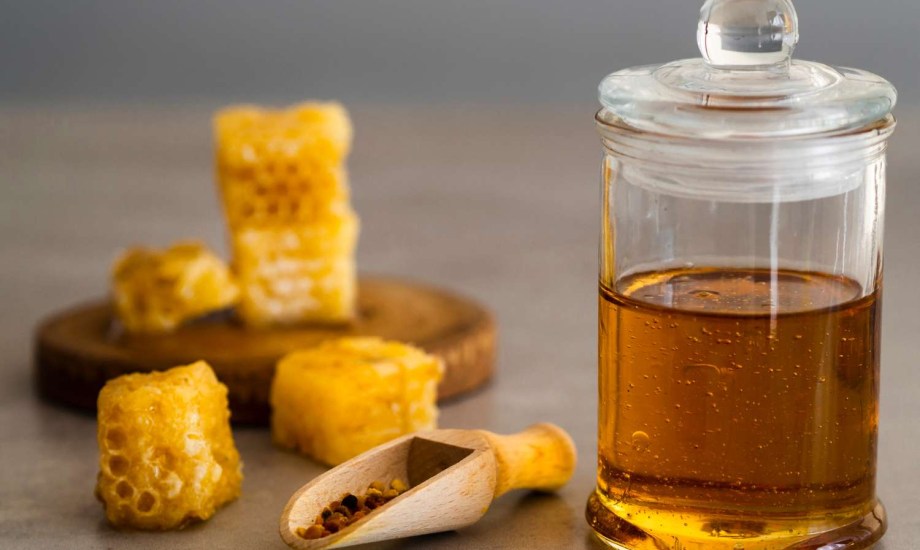 6 فوائد للعسل الخام تعزز المناعة هذا الشتاء