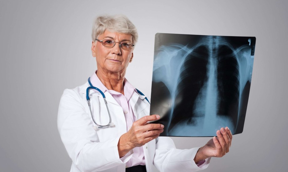 أسباب وأعراض الالتهاب الرئوي المتنقل