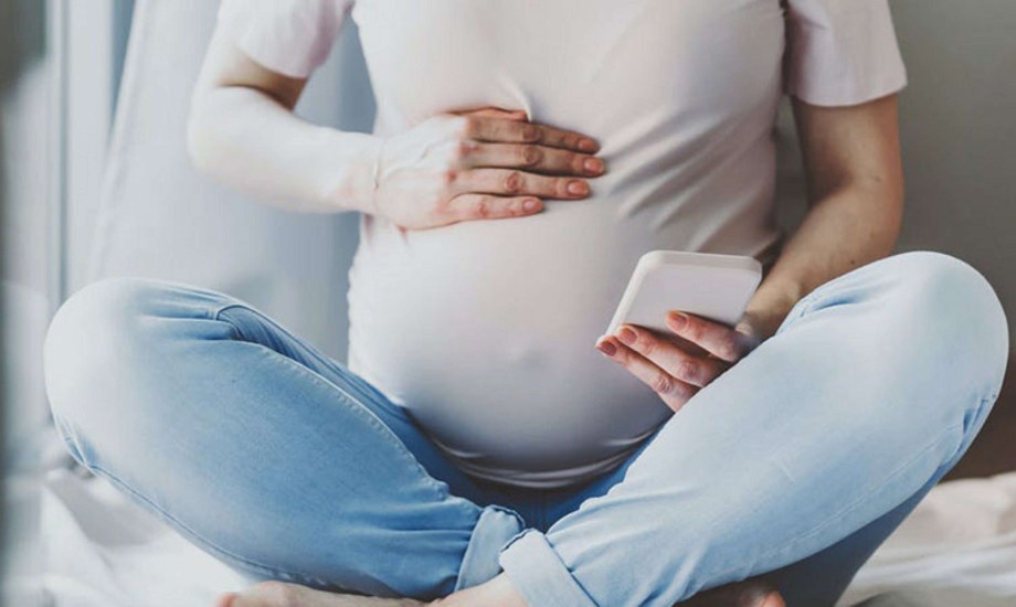 أسباب وأعراض الفتق السري أثناء الحمل