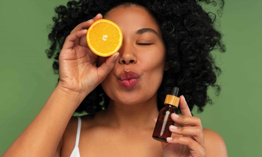 فوائد سيرم فيتامين سي للبشرة 