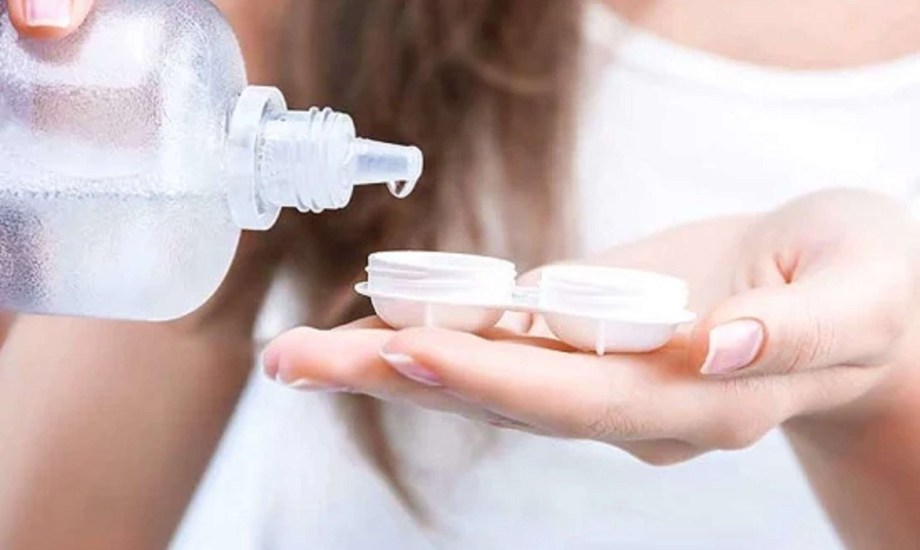 3 علامات تكشف فساد محلول العدسات اللاصقة