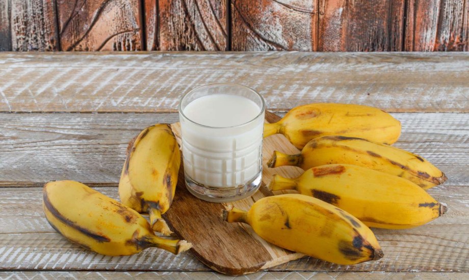 فوائد وأضرار عصير الموز باللبن