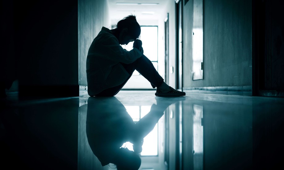 أسباب العزلة الاجتماعية