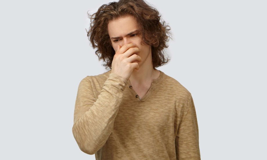 أسباب وأعراض الإصابة بمتلازمة السمك العفن