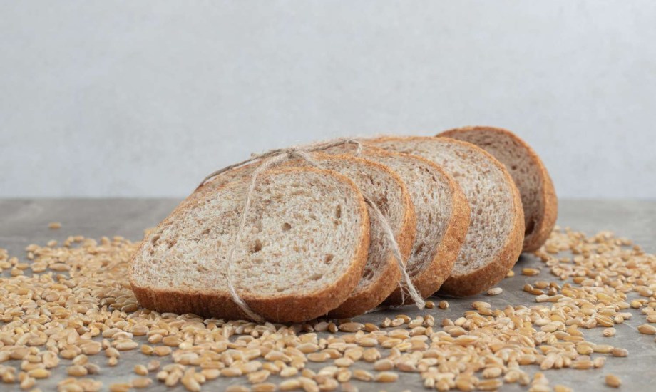 هل يساهم خبز الجاودار في فقدان الوزن؟ مذاق مميز وصحة أفضل