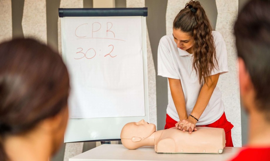 إسعافات أولية تنقذ 4 حالات طوارئ طبية