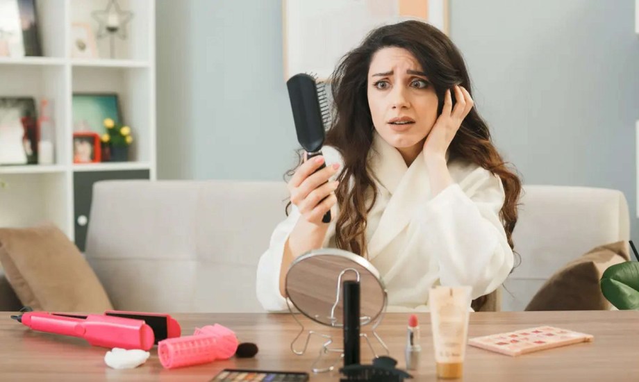 أضرار استخدام فرشاة شعر غير نظيفة