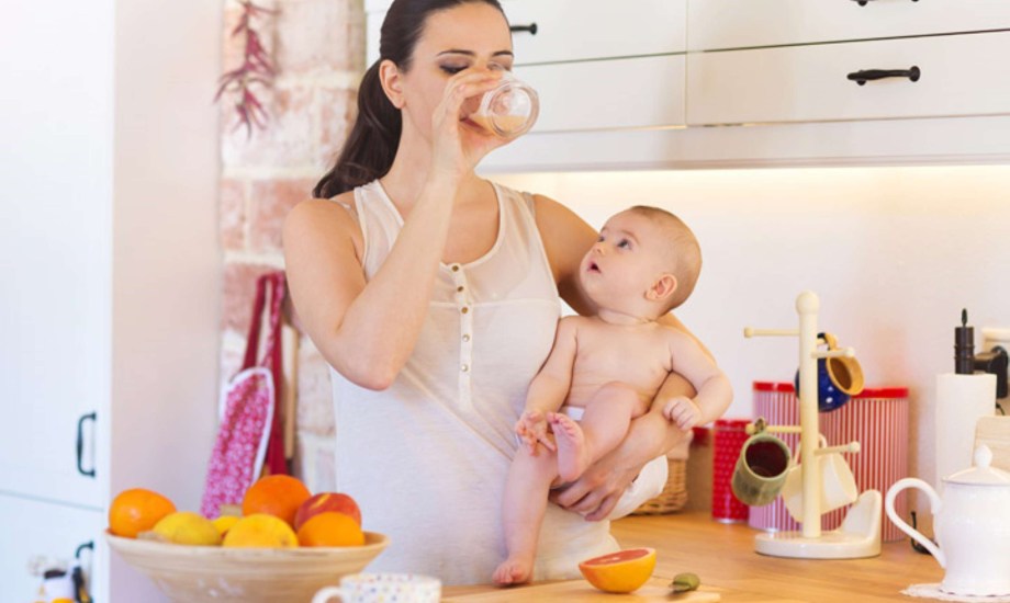 النظام الغذائي المثالي للأمهات بعد الولادة