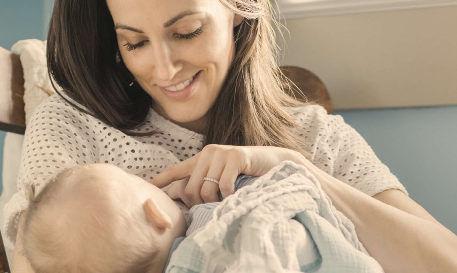 كمية ​​الدهون والسعرات الحرارية في حليب الثدي