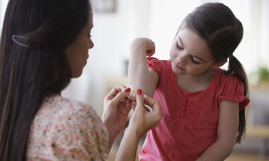 علاج الجروح والخدوش عند الأطفال منزليا