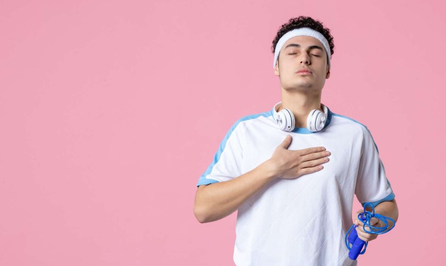 أسباب سماع دقات القلب أثناء الاستلقاء أو الوقوف