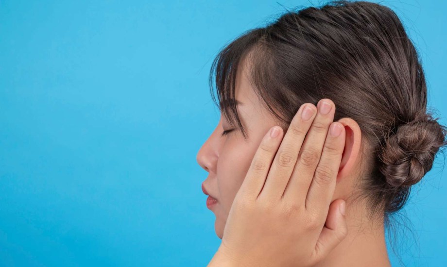 الطريقة الآمنة لتنظيف الأذن المسدودة