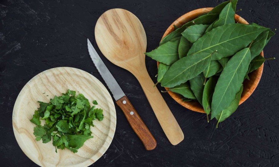 كيف تستفيدين من أوراق الكاري لجمالك؟