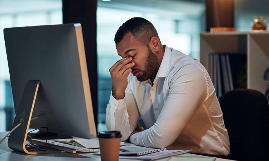  أسباب مشاكل الصحة العقلية في العمل