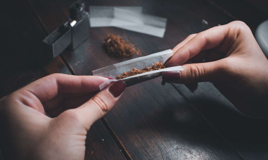 أكياس النيكوتين بديلة السجائر.. هل آمنة للاستخدام ولا تسبب الإدمان؟