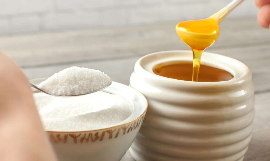 أيهما أكثر صحة العسل أم السكر؟