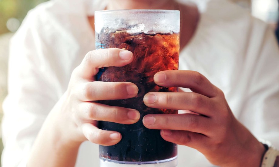 مخاطر تناول المشروبات الغازية الدايت يوميًا