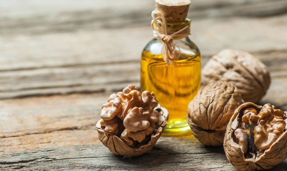 فوائد زيت الجوز للبشرة