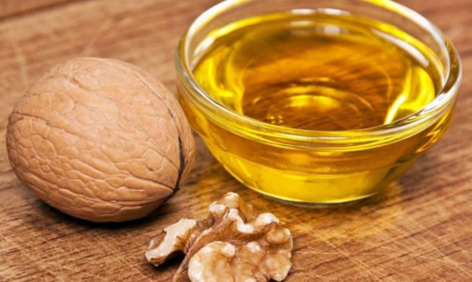 4 فوائد لزيت الجوز للشعر