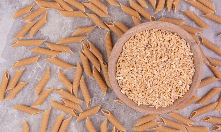 أيها أكثر صحة مكرونة الحبوب الكاملة أم البيضاء؟