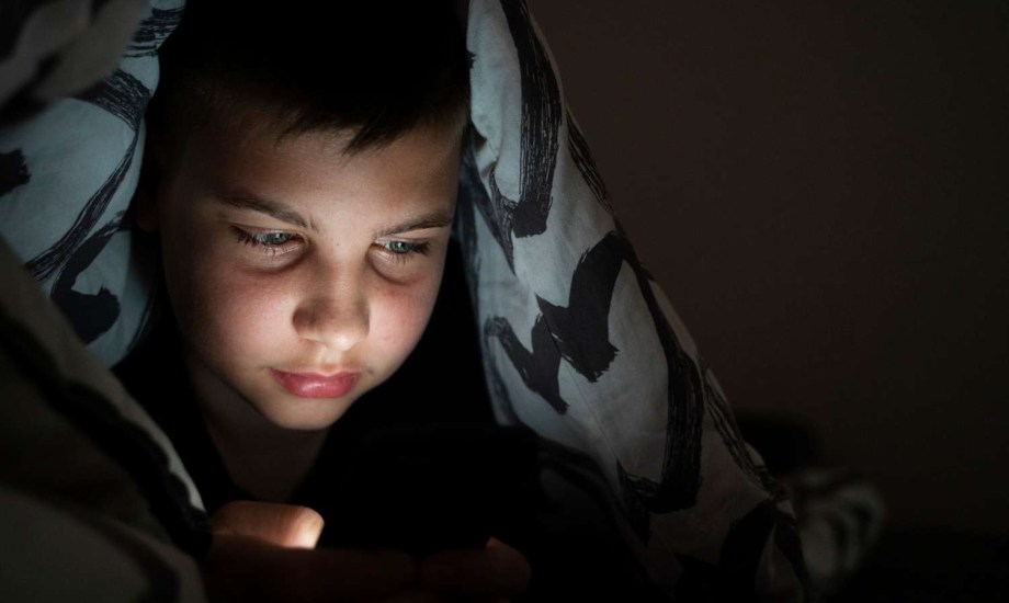 مخاطر المواد الإباحية على الأطفال