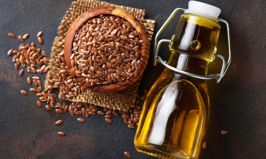 فوائد زيت بذور الكتان وآثاره الجانبية