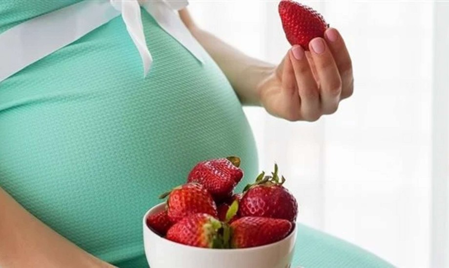 لماذا تشتهي الحامل تناول الفراولة؟