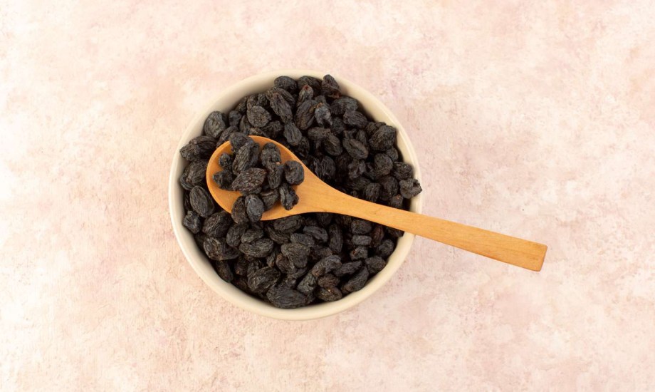 فوائد الزبيب الأسود للشعر والبشرة